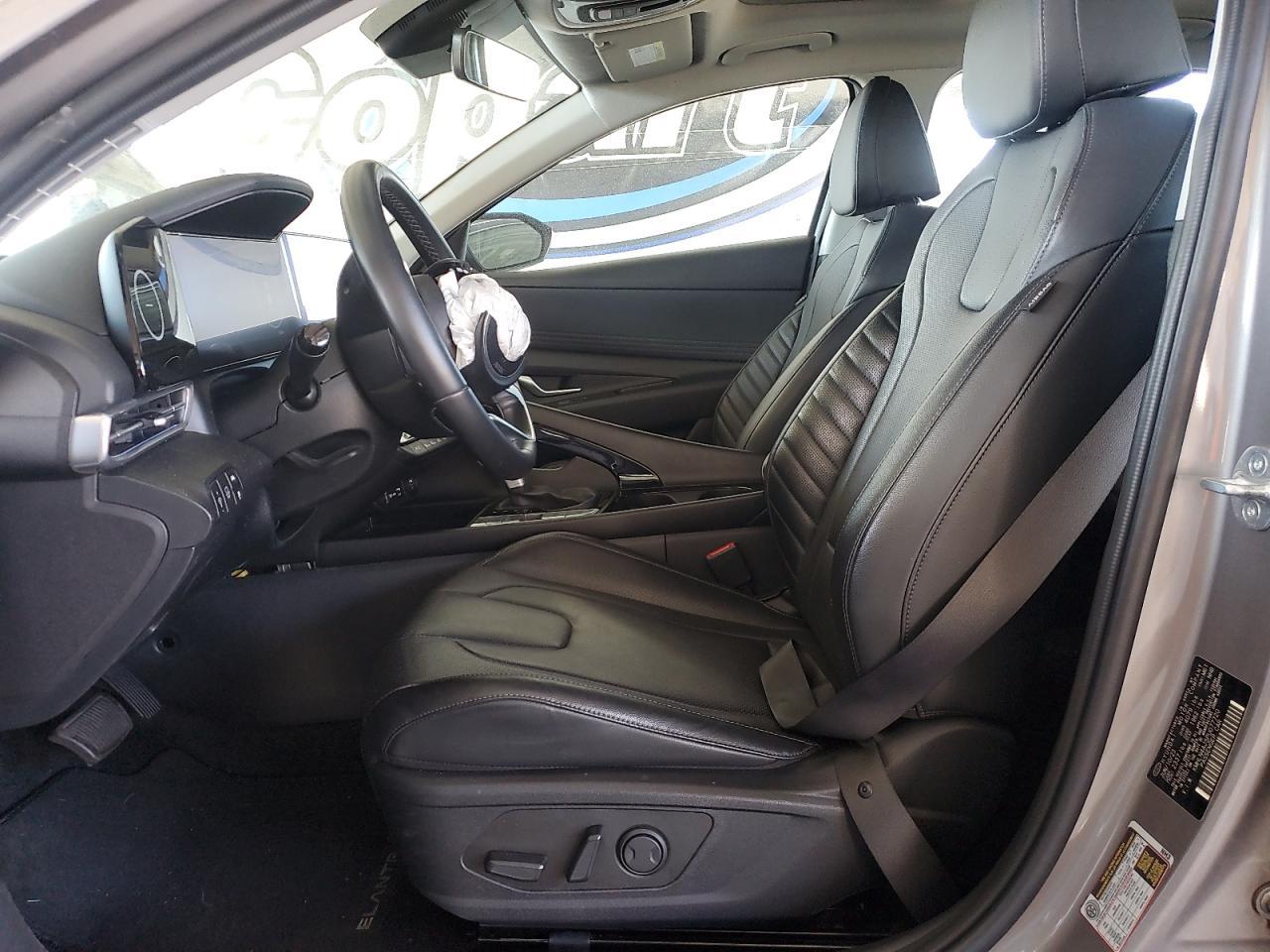 2023 Hyundai Elantra Limited - Image 7