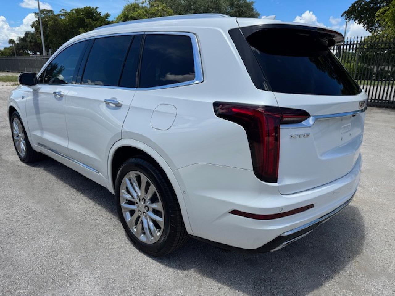 2021 Cadillac Xt6 Premium Luxury - Image 2