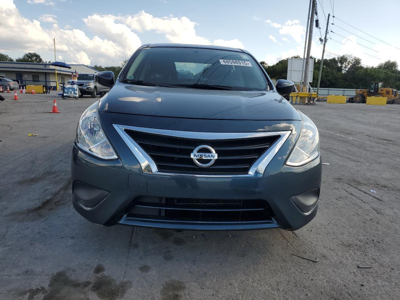 2017 Nissan Versa S - Фото 5