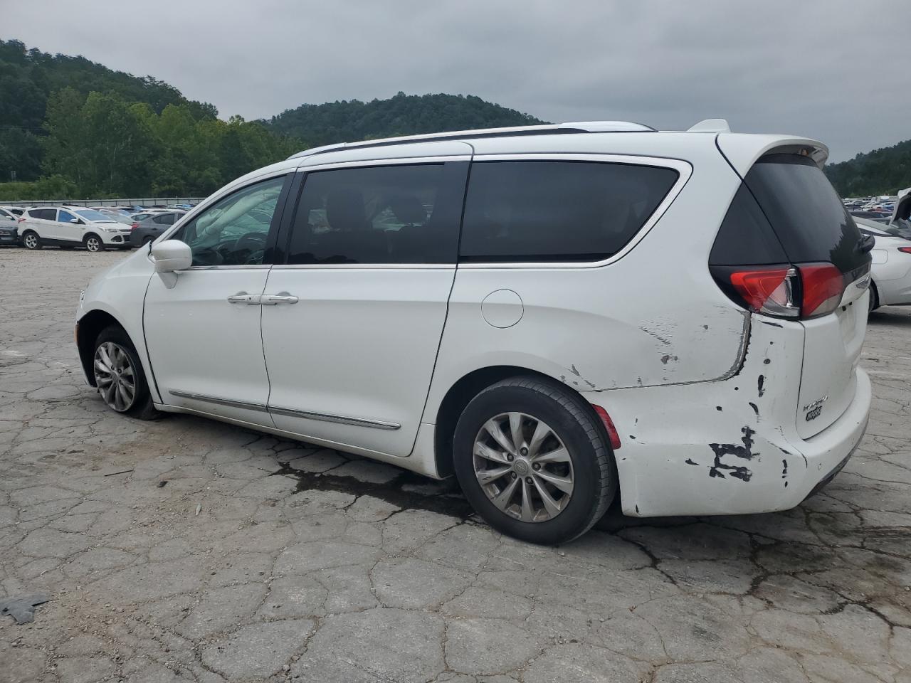 2019 Chrysler Pacifica Touring L - Image 2
