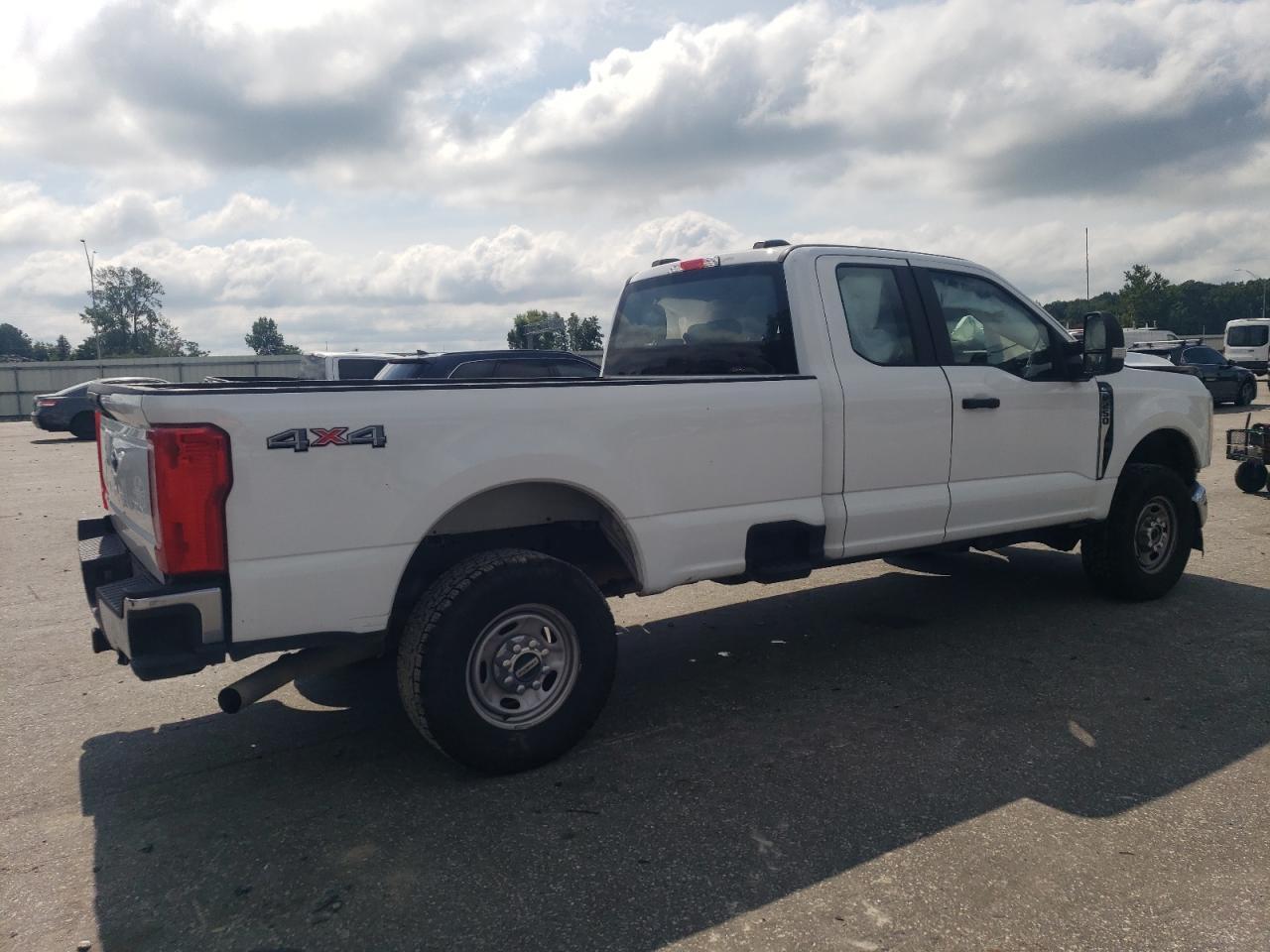 2023 Ford F250 Super Duty - Image 3