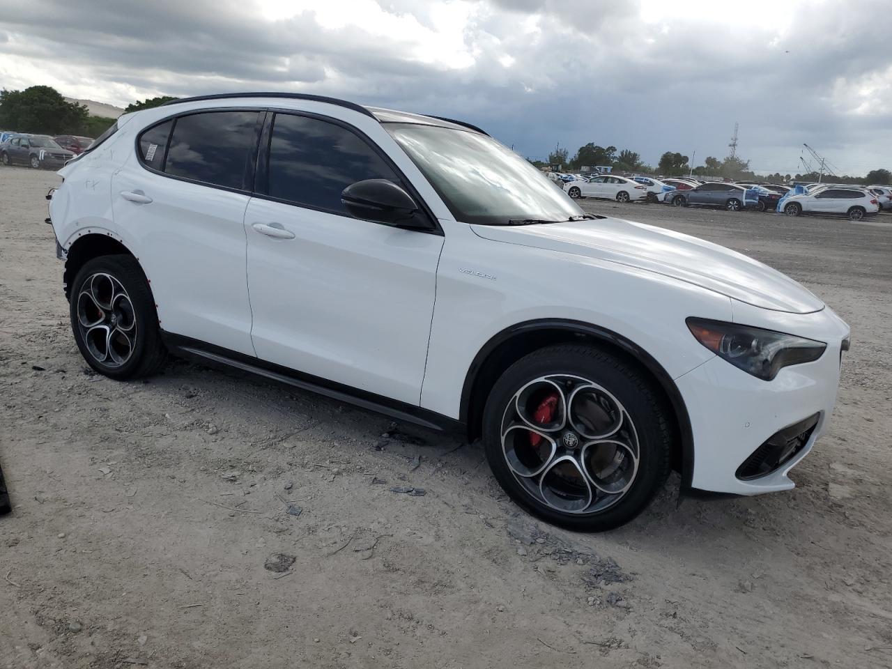 2024 Alfa Romeo Stelvio Ti - Фото 4