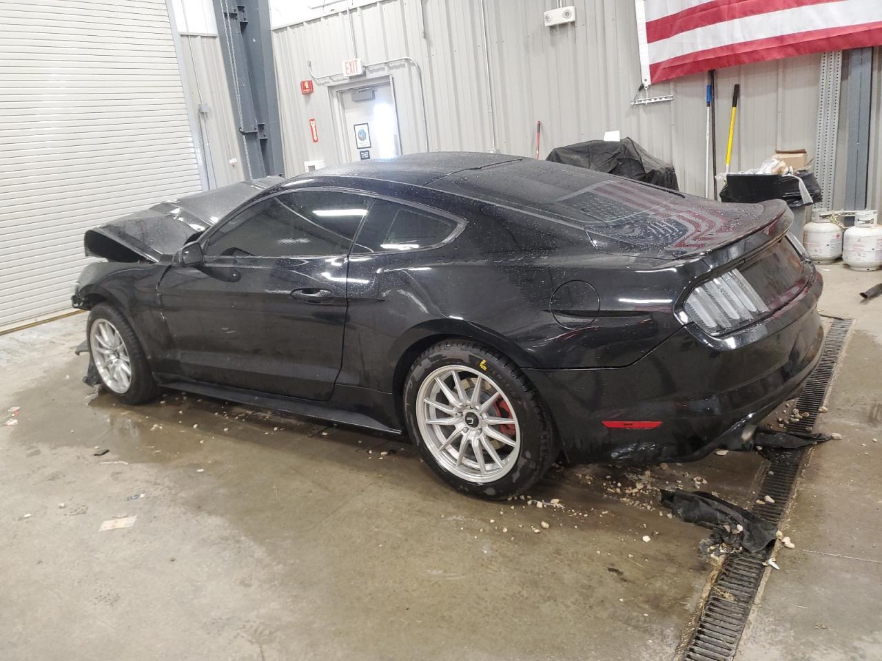 2017 Ford Mustang - Фото 2