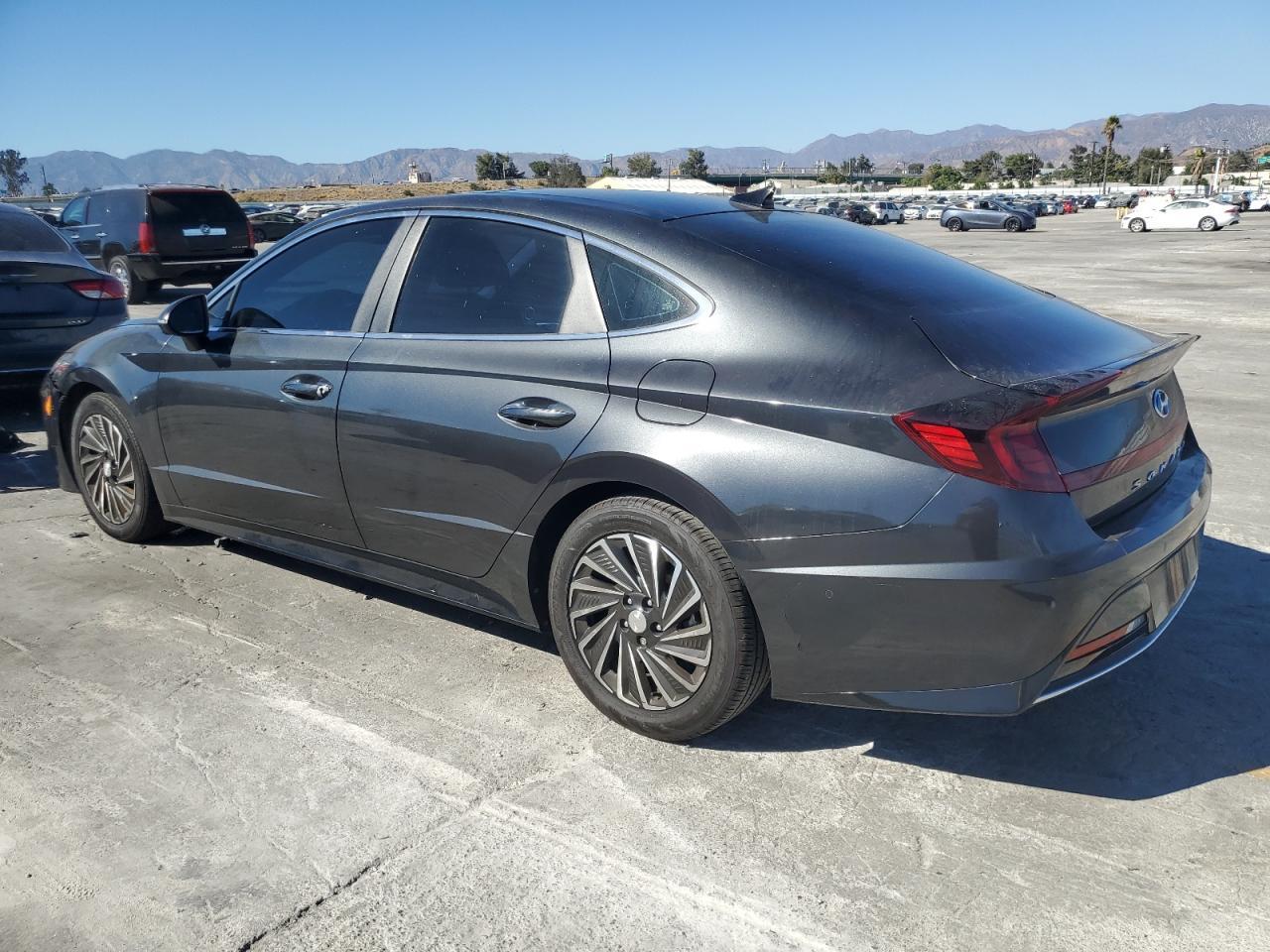 2023 Hyundai Sonata Hybrid - Фото 2