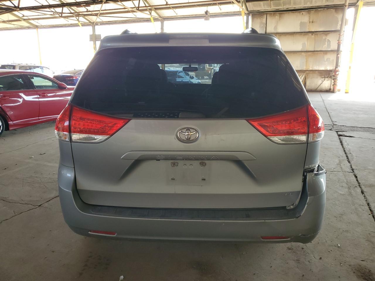 2012 Toyota Sienna Le - Фото 6