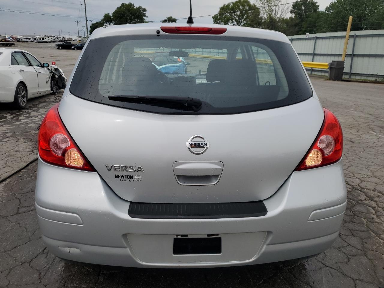 2011 Nissan Versa S - Фото 6