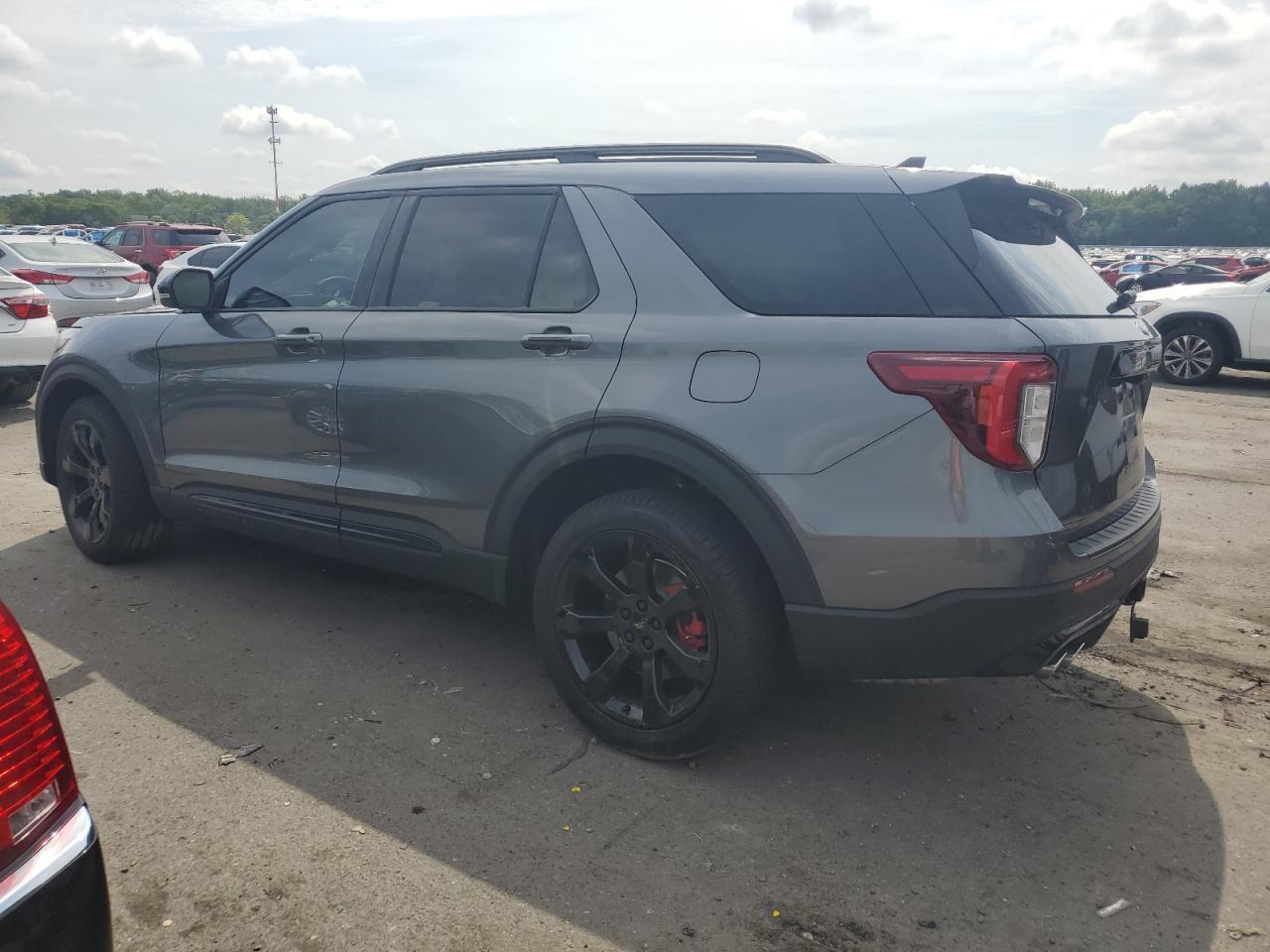 2024 Ford Explorer St - Image 2