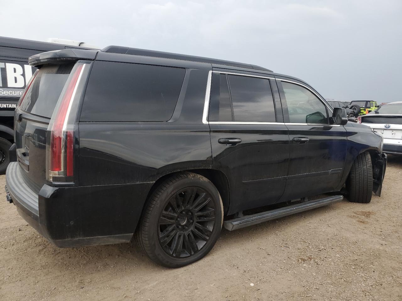 2017 Cadillac Escalade Platinum - Image 3
