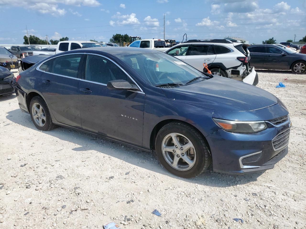 2017 Chevrolet Malibu Ls - Фото 4