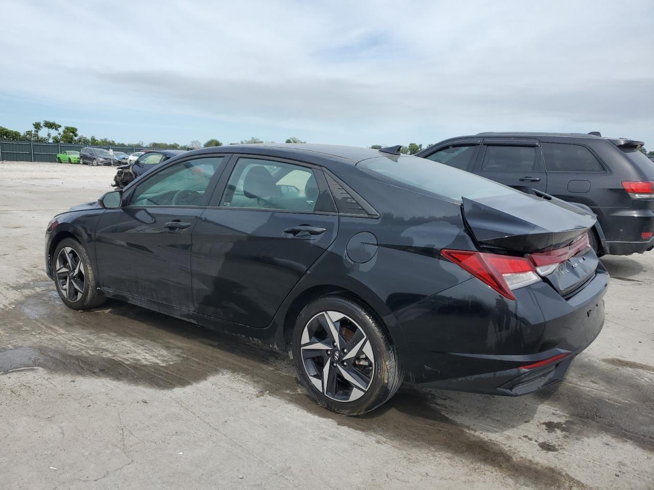 2023 Hyundai Elantra Sel - Фото 2