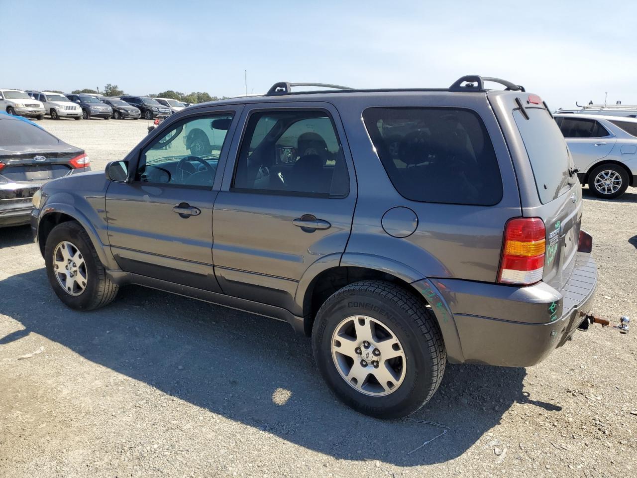 2005 Ford Escape Limited - Фото 2