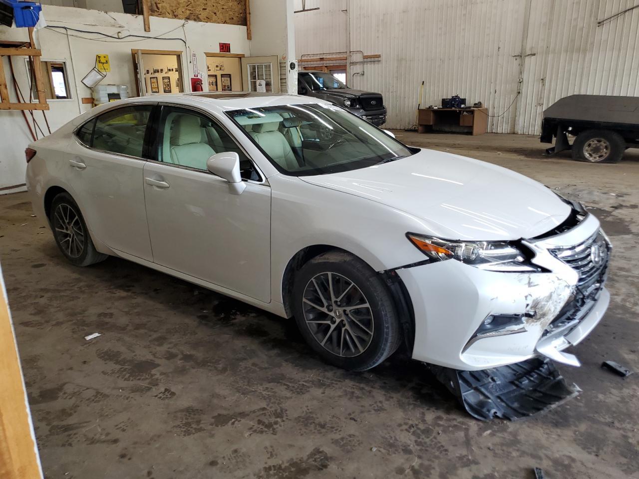 2017 Lexus Es 350 - Фото 4