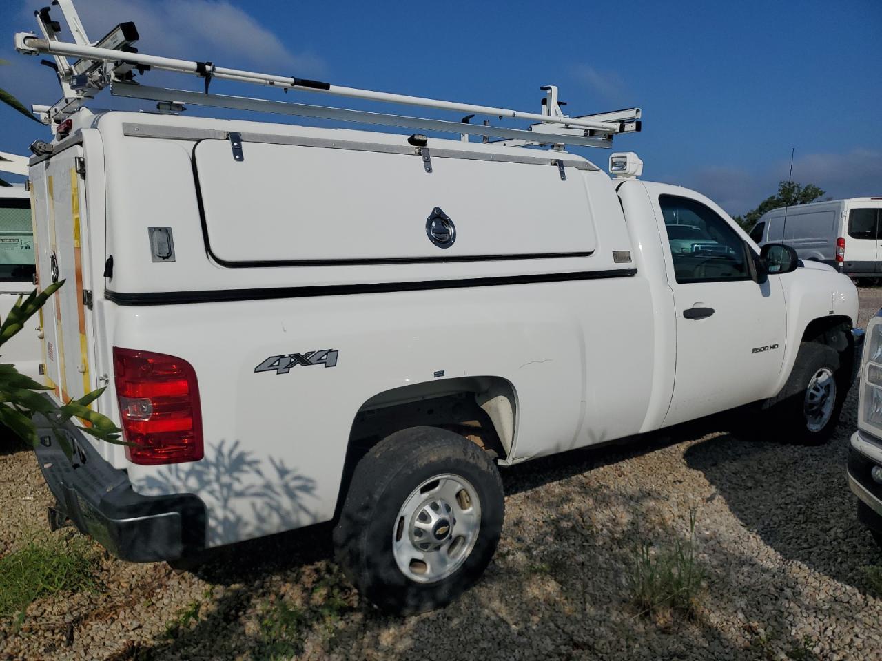 2014 Chevrolet Silverado K2500 Heavy Duty - Image 3