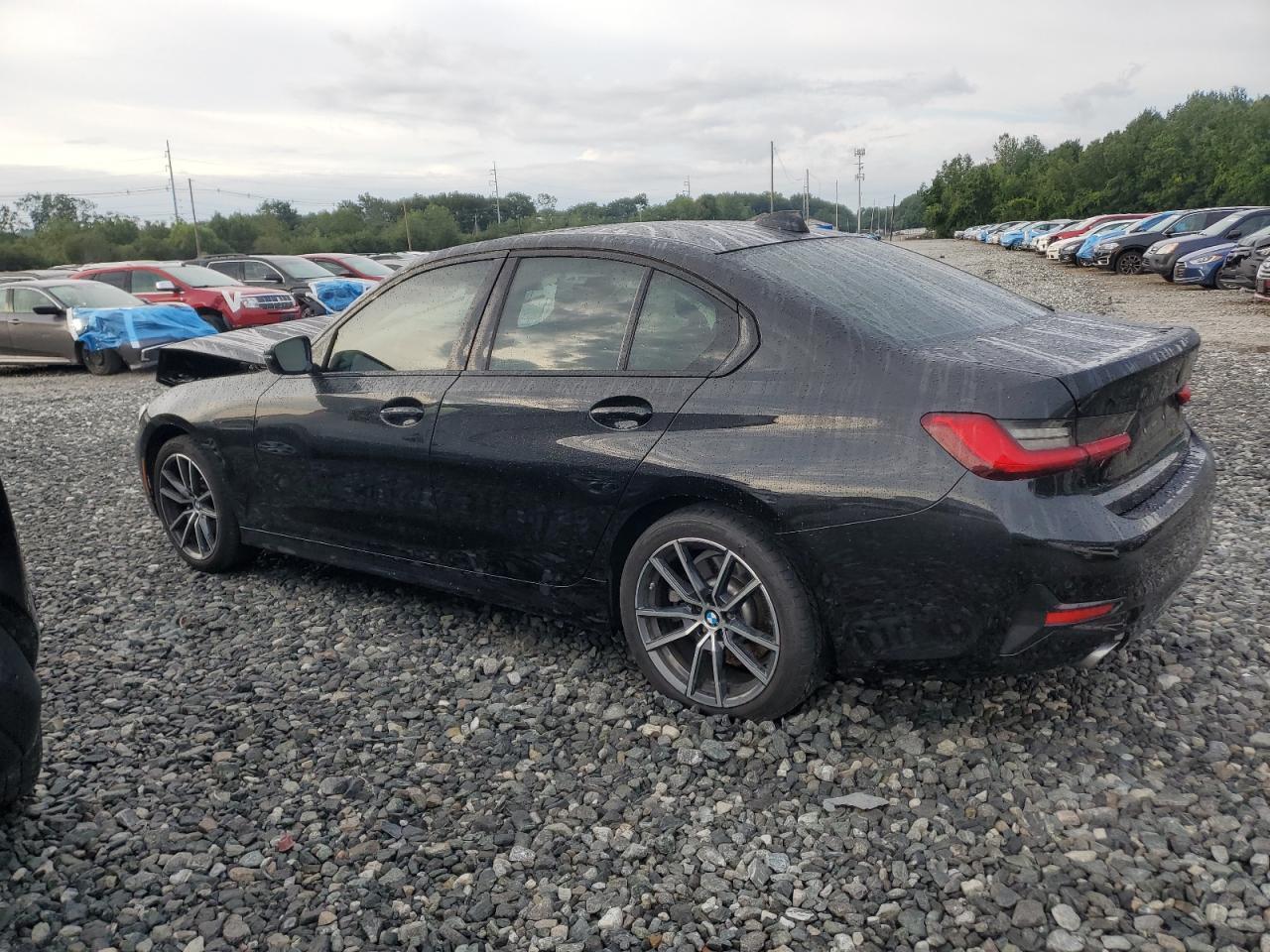 2021 BMW 330Xi - Фото 2