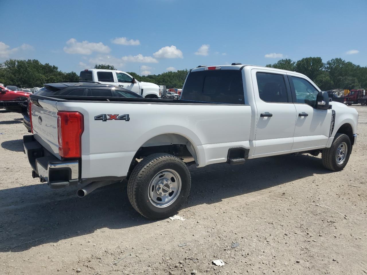 2024 Ford F350 Super Duty - Фото 3