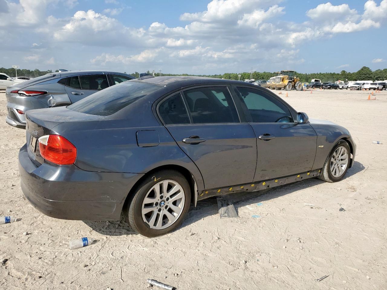 2006 BMW 325 I - Image 3