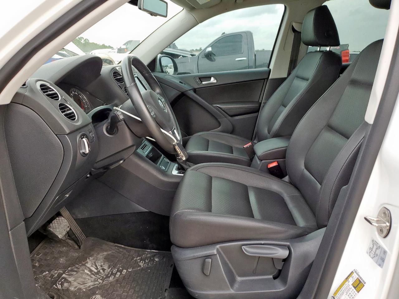 2017 Volkswagen Tiguan S - Фото 7