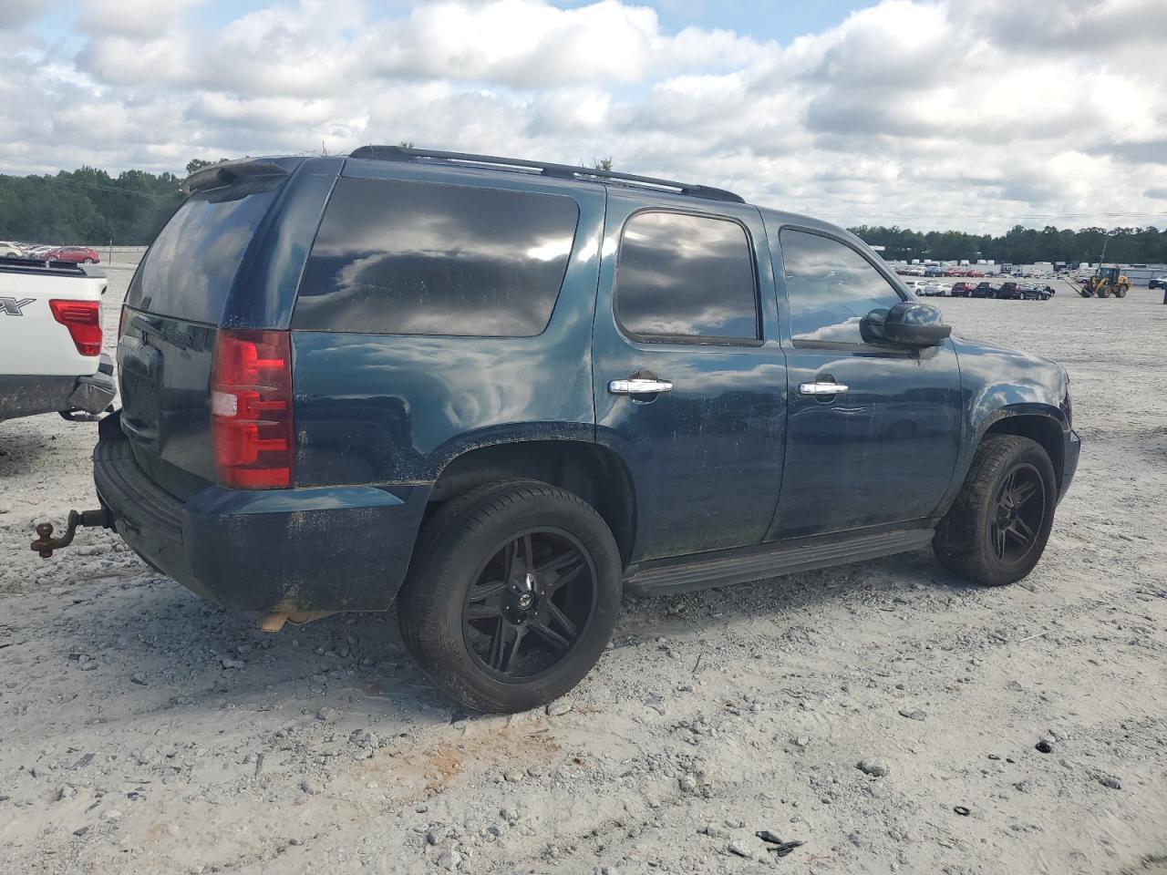 2007 Chevrolet Tahoe C1500 - Image 3
