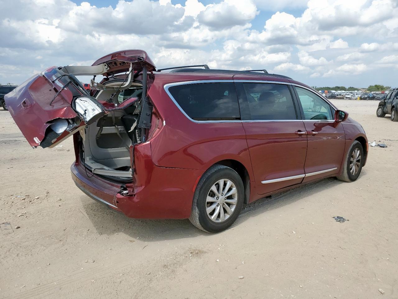 2017 Chrysler Pacifica Touring L - Фото 3