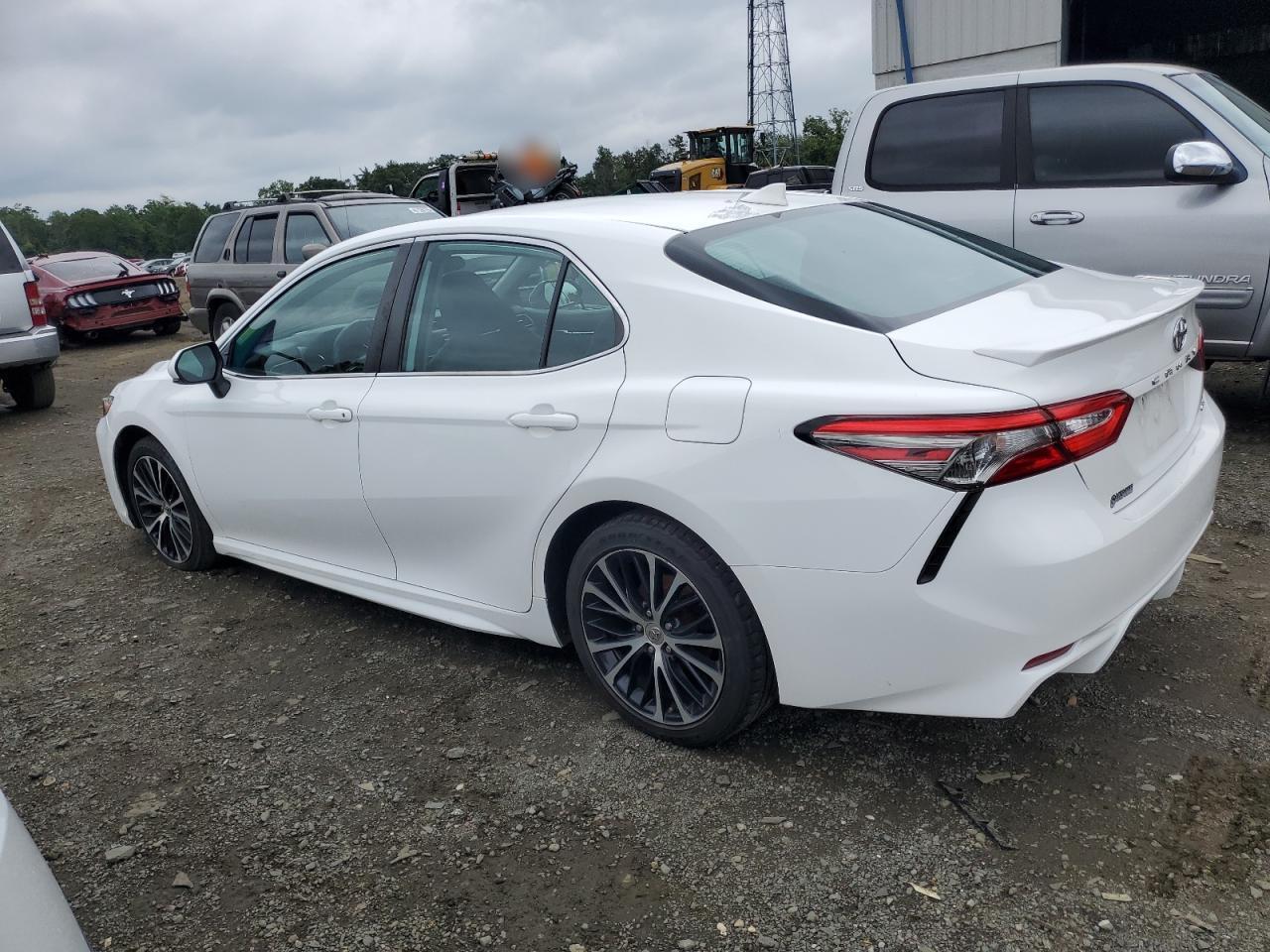 2019 Toyota Camry L - Фото 2