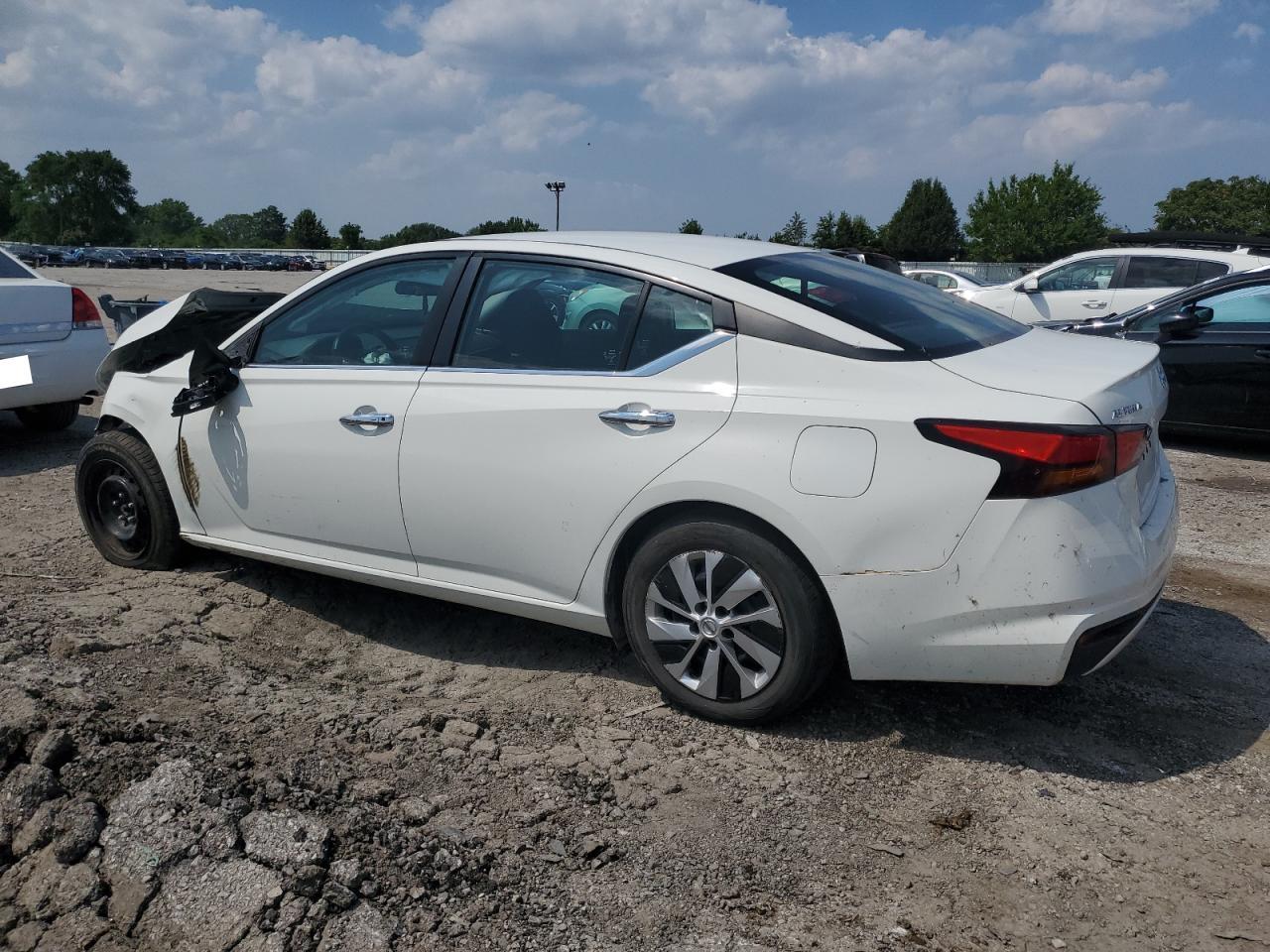 2021 Nissan Altima S - Фото 2