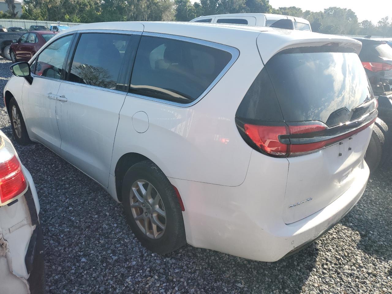 2024 Chrysler Pacifica Touring - Фото 2