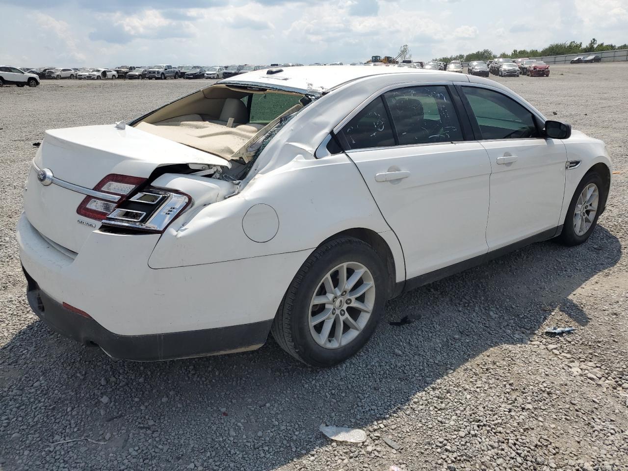 2015 Ford Taurus Se - Фото 3
