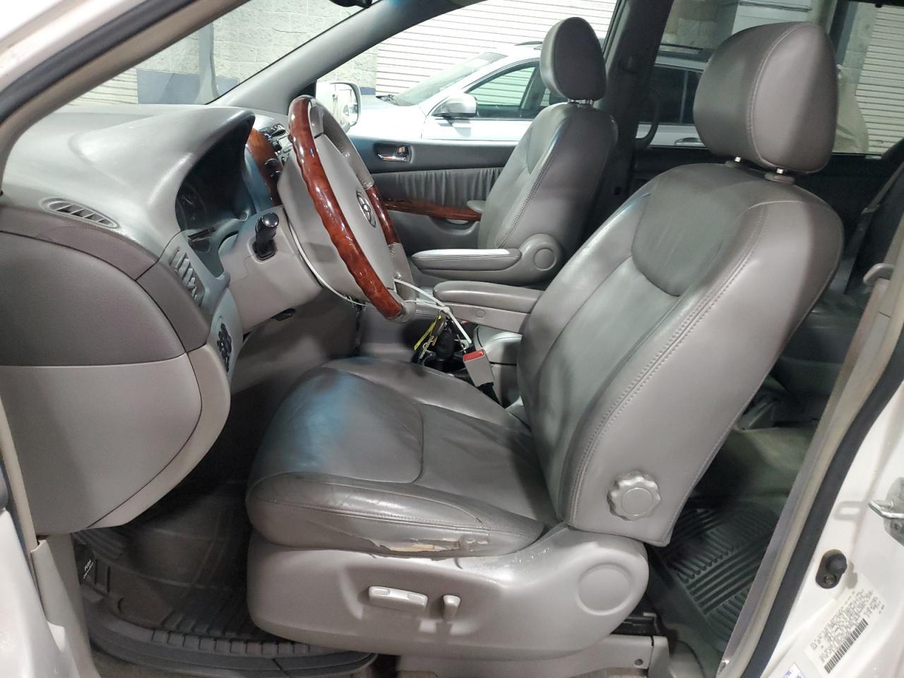 2004 Toyota Sienna Xle - Фото 7