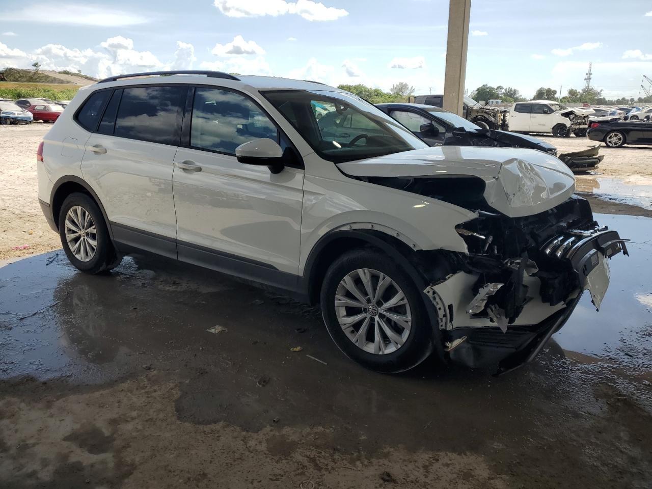 2019 Volkswagen Tiguan S - Image 4