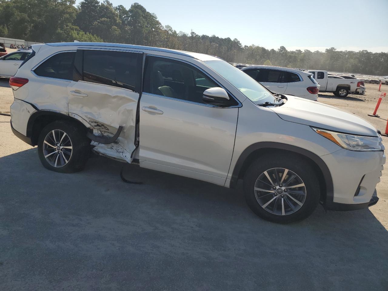 2018 Toyota Highlander Se - Фото 4