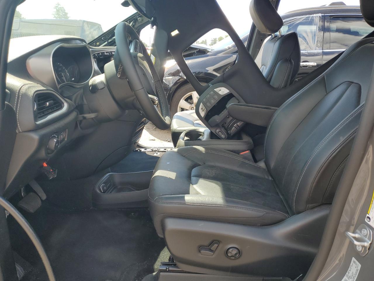 2025 Chrysler Pacifica Select - Image 7