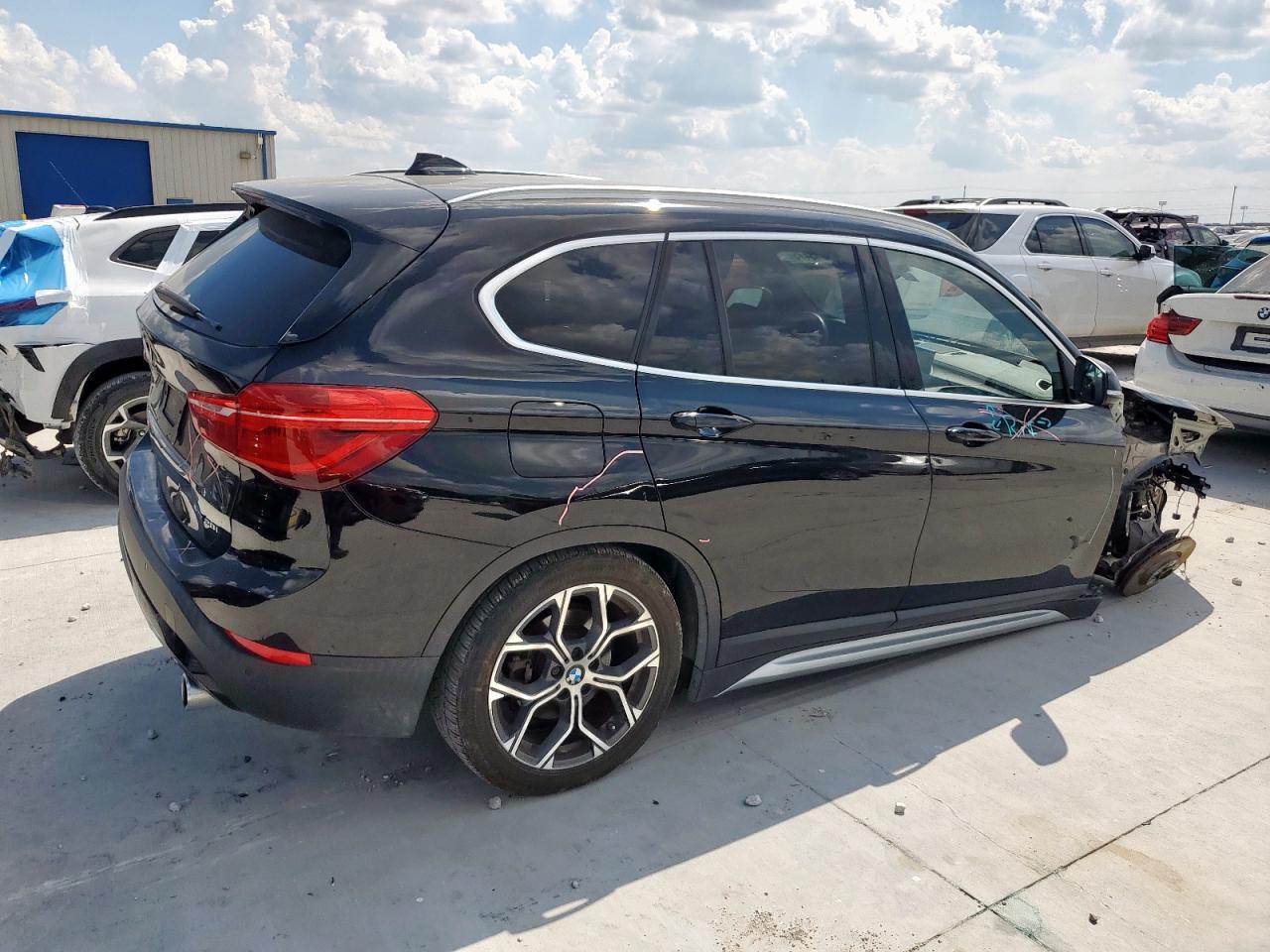2021 BMW X1 Sdrive28I - Фото 3