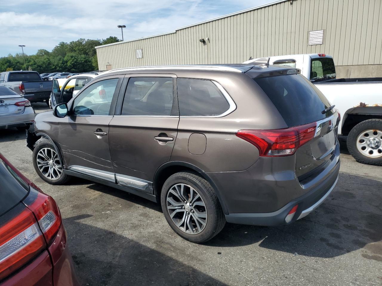 2017 Mitsubishi Outlander Se - Фото 2