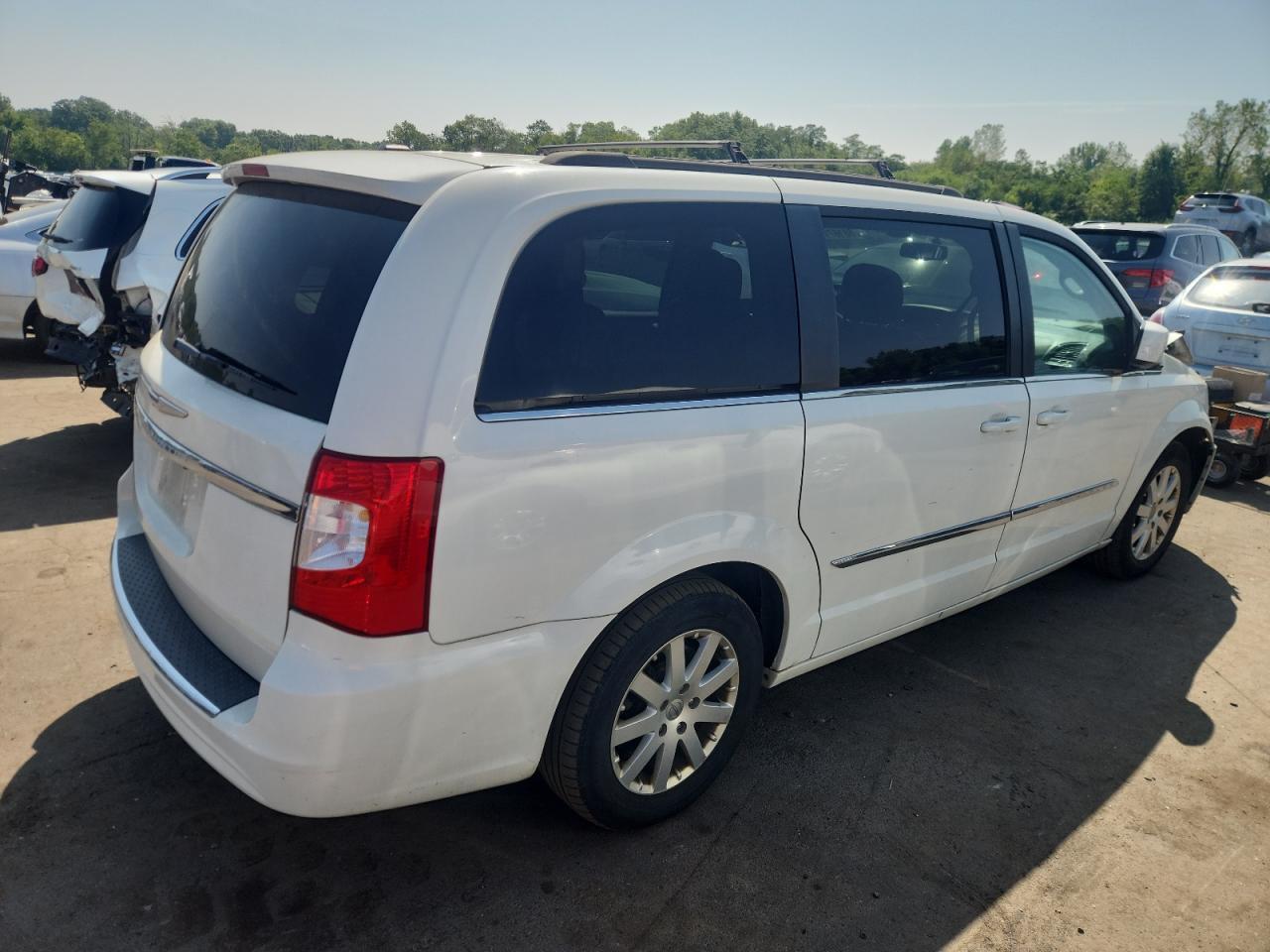 2012 Chrysler Town & Country Touring - Фото 3