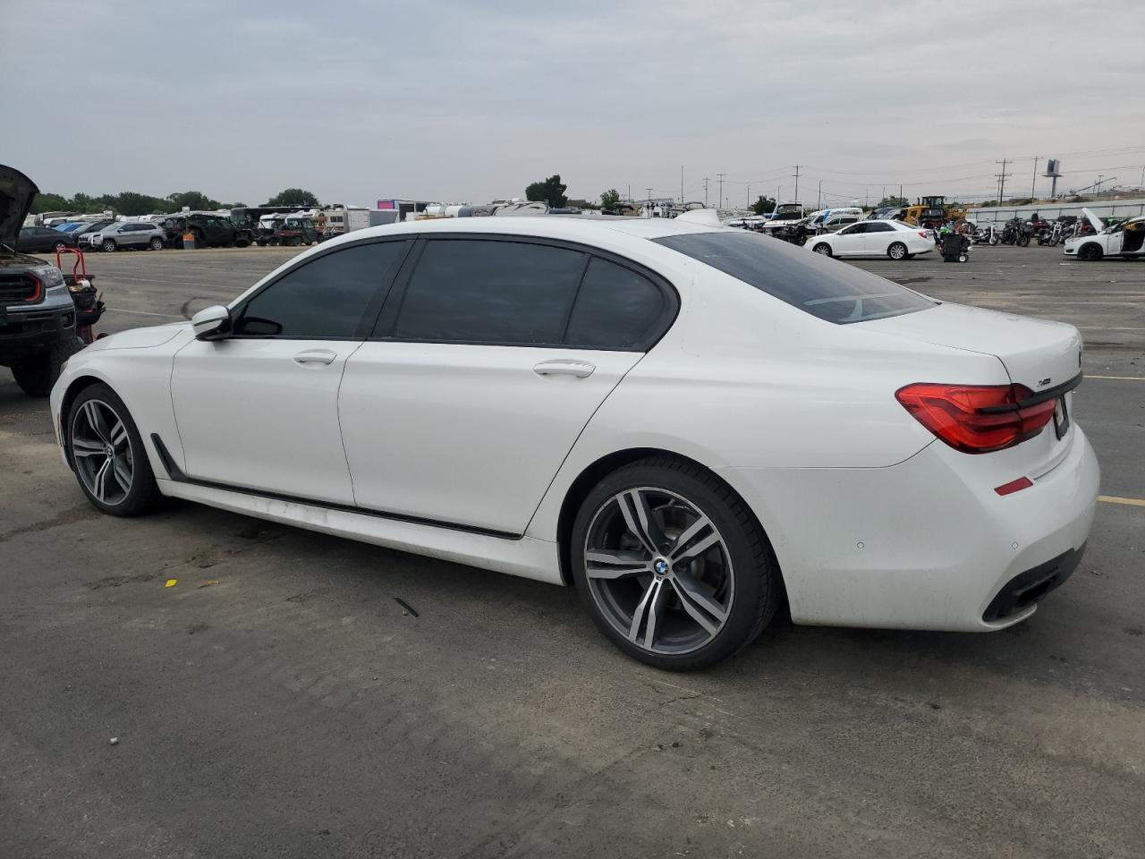 2016 BMW 750 Xi - Image 2