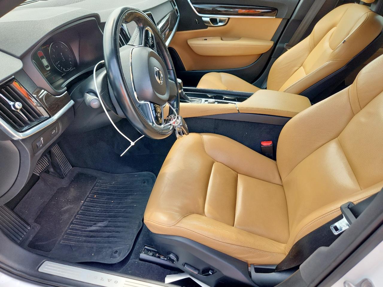 2017 Volvo S90 T6 Momentum - Фото 7