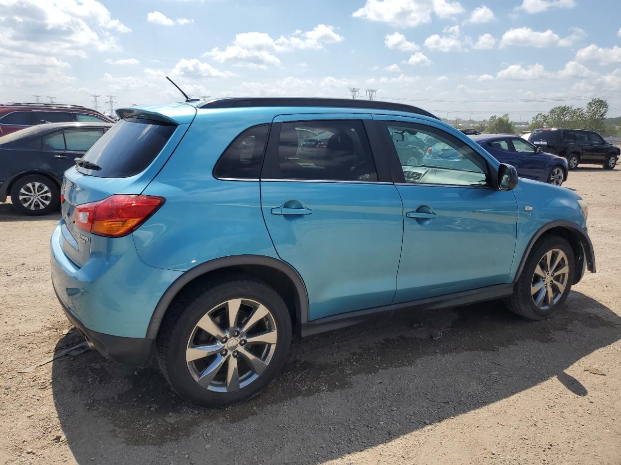 2013 Mitsubishi Outlander Sport Le - Image 3