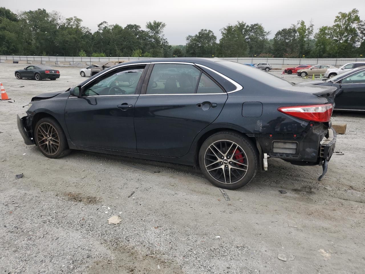 2015 Toyota Camry Le - Фото 2