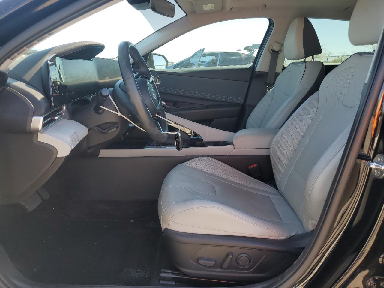 2023 Hyundai Elantra Limited - Image 7