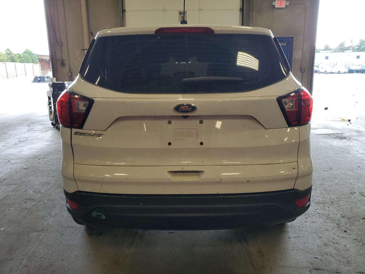 2019 Ford Escape S - Фото 6