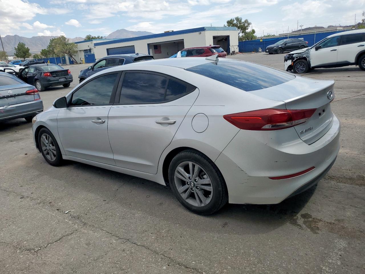 2018 Hyundai Elantra Sel - Фото 2