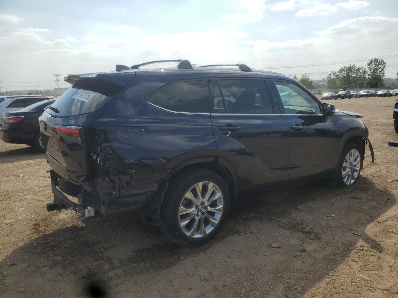 2021 Toyota Highlander Hybrid Limited - Image 3