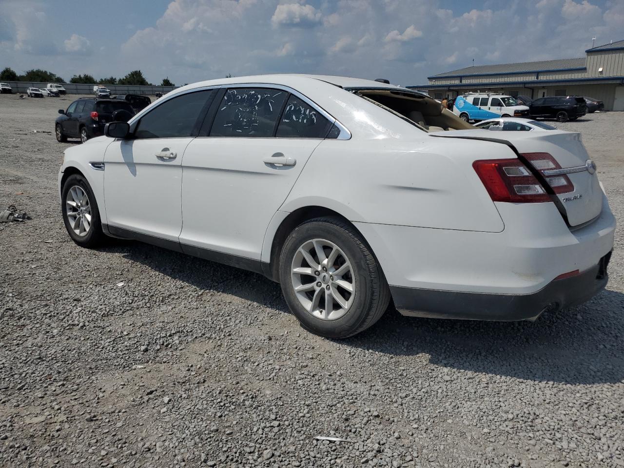 2015 Ford Taurus Se - Фото 2