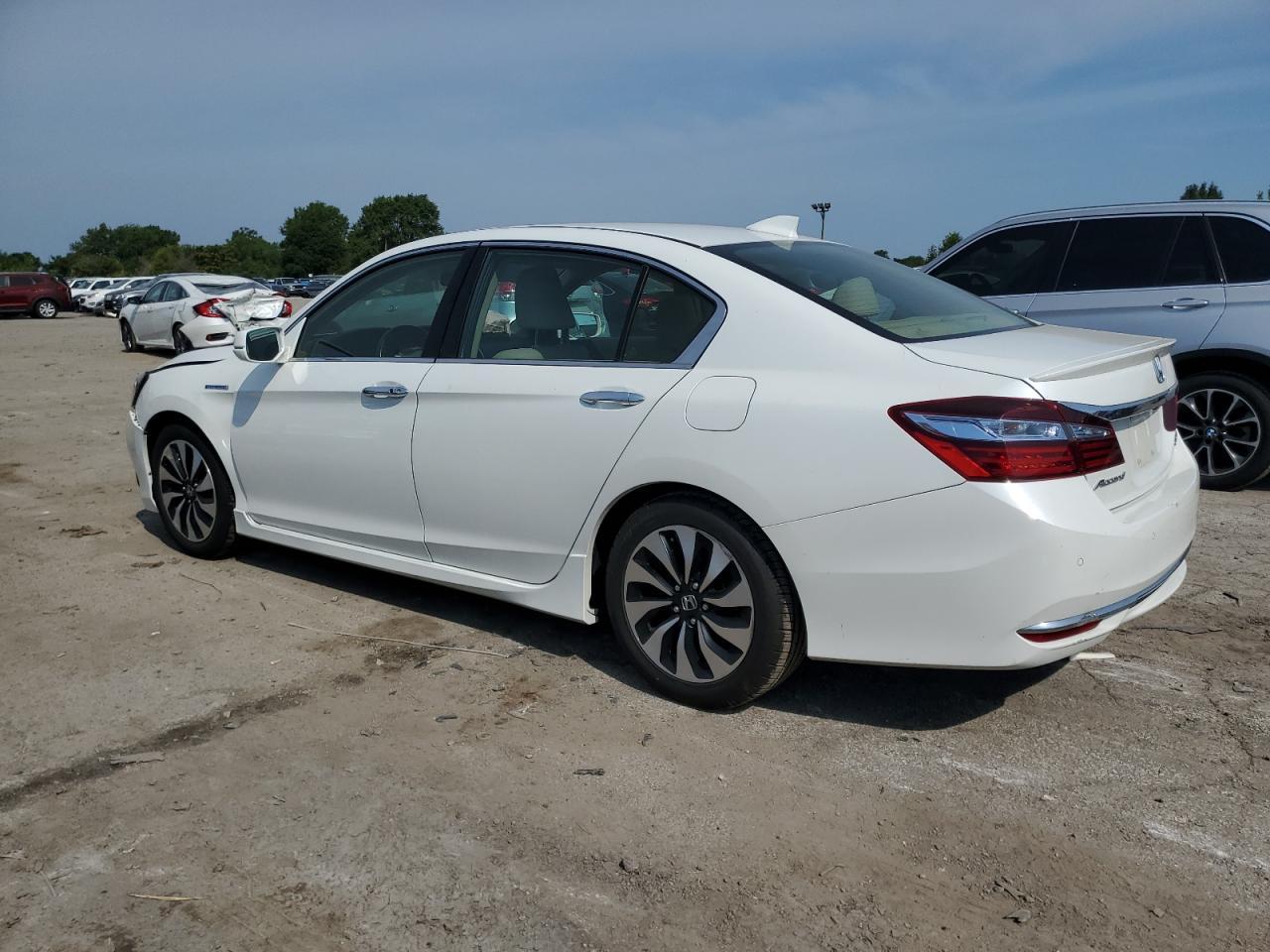 2017 Honda Accord Touring Hybrid - Фото 2