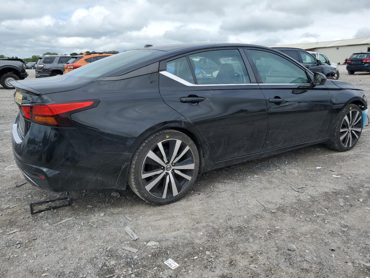 2022 Nissan Altima Sr - Фото 3