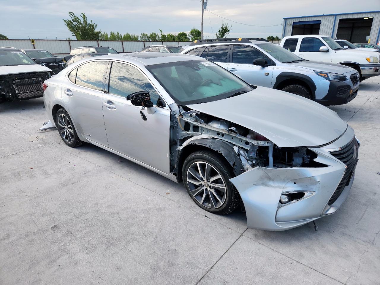 2017 Lexus Es 300H - Фото 4