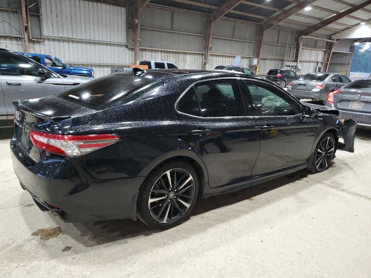 2019 Toyota Camry Xse - Фото 3