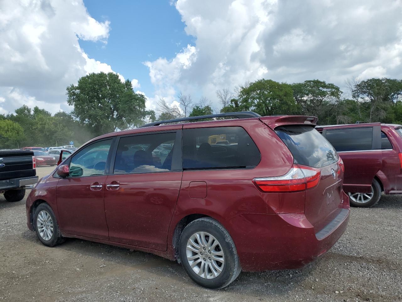 2015 Toyota Sienna Xle - Фото 2