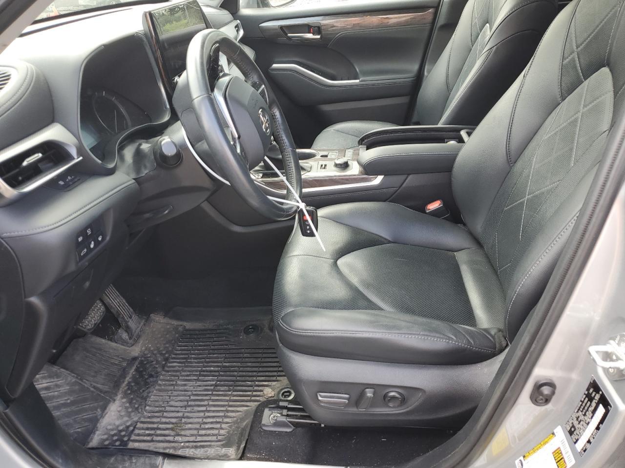 2020 Toyota Highlander Platinum - Image 7