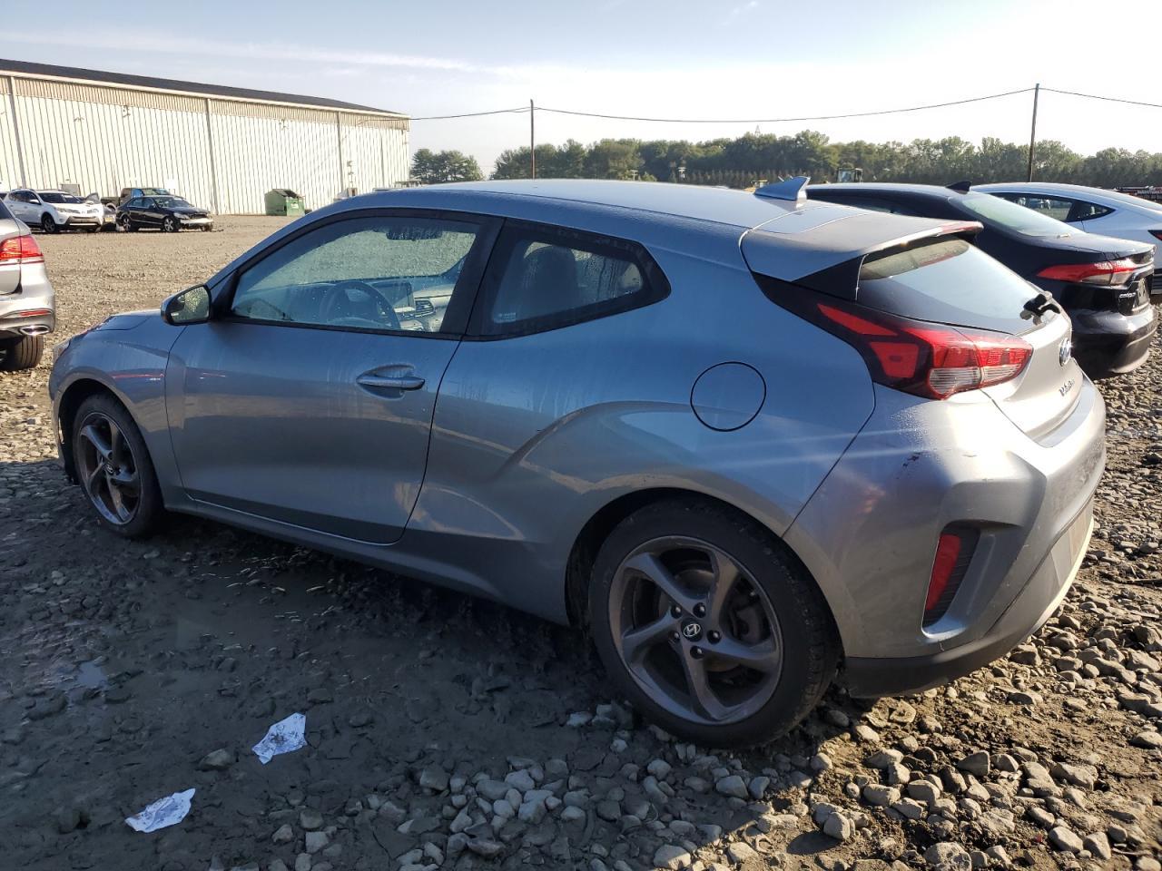 2019 Hyundai Veloster Base - Фото 2